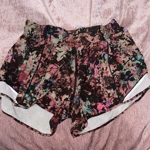 LuluLemon Hotty Hot 4 inch Inseam